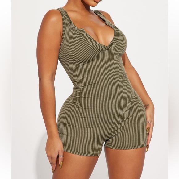 Romper - Picture 3 of 4